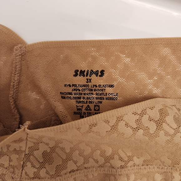 Skims Thongs Size 3X - Picture 3 of 3